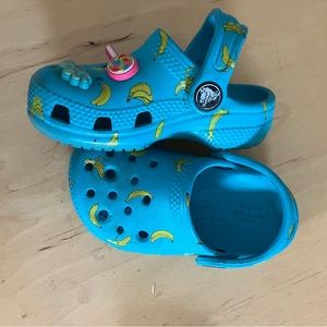 Toddler banana Crocs size 6